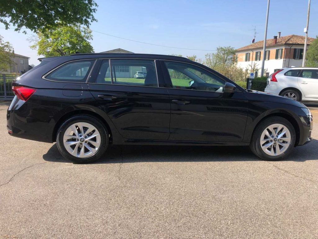 SKODA Octavia 2.0 TDI 150 CV DSG Wagon Selection - 5