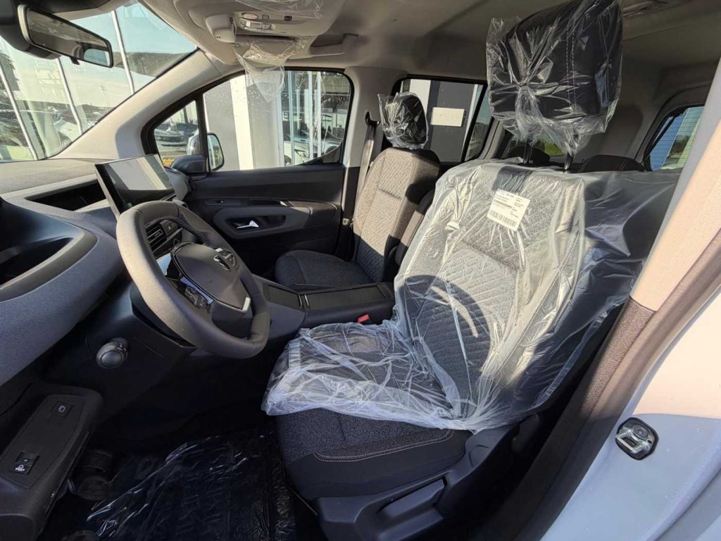 PEUGEOT Rifter BlueHDi 130 S&S Allure Long - 14