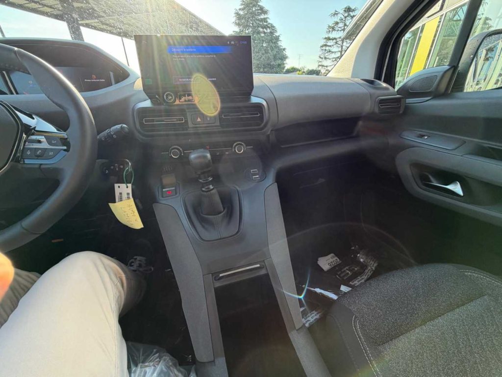 PEUGEOT Rifter BlueHDi 130 S&S Allure Long - 17