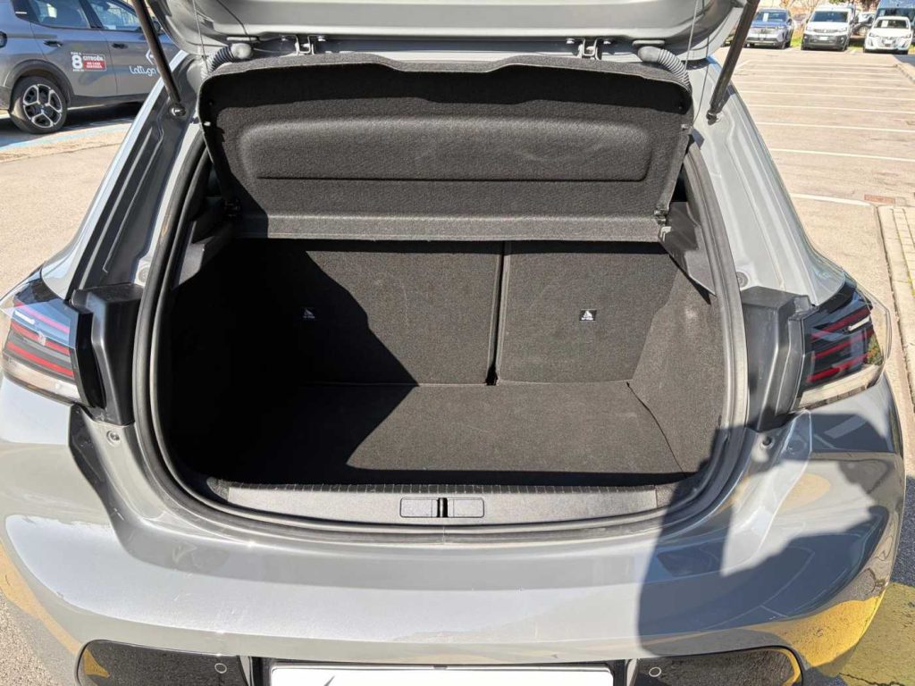 PEUGEOT 208 Hybrid 145 e-DCS6 Allure - 11