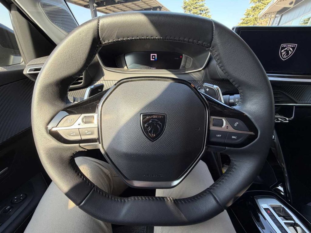 PEUGEOT 208 Hybrid 145 e-DCS6 Allure - 13