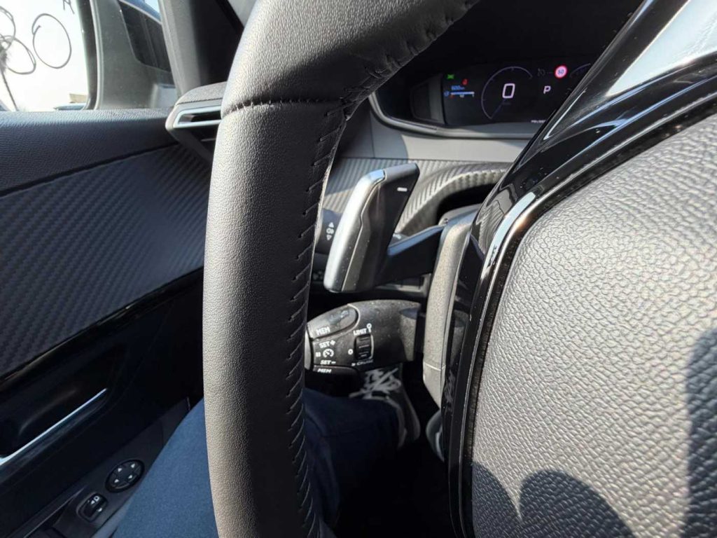 PEUGEOT 208 Hybrid 136 e-DCS6 Allure - 19