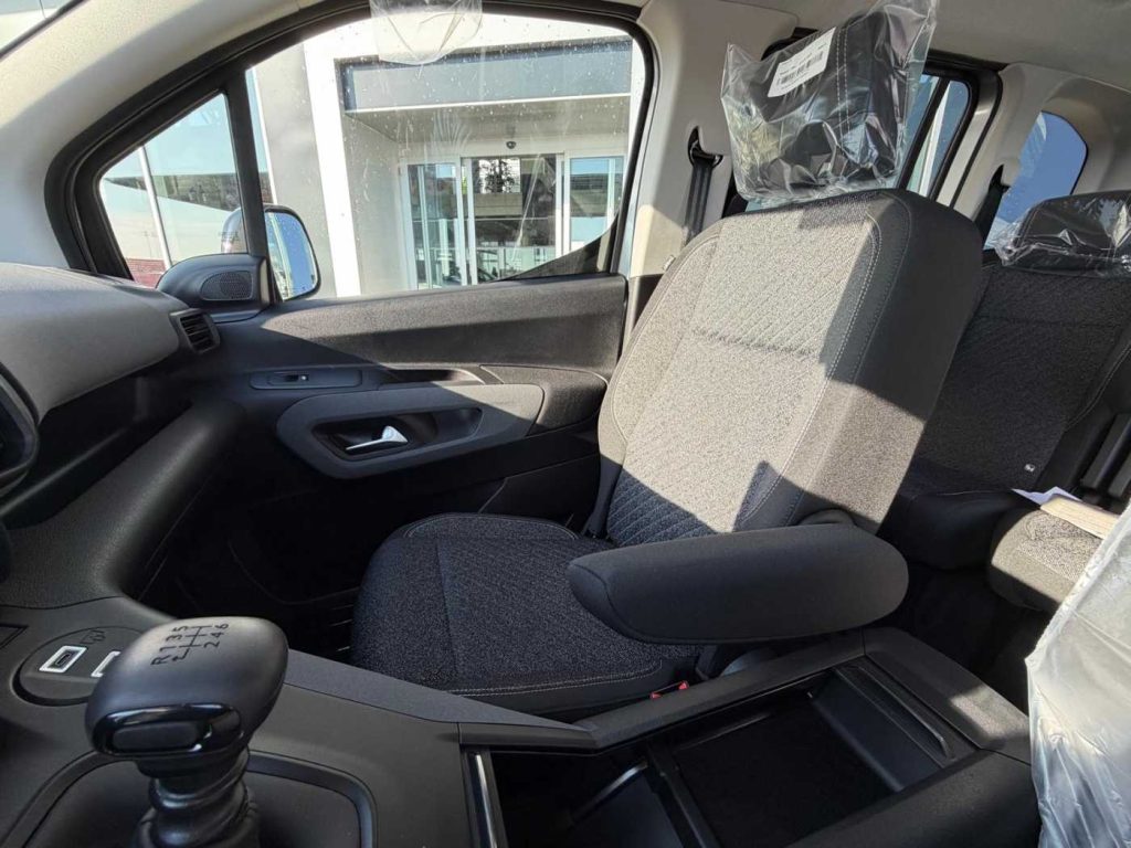 PEUGEOT Rifter BlueHDi 100 S&S Allure Standard - 16