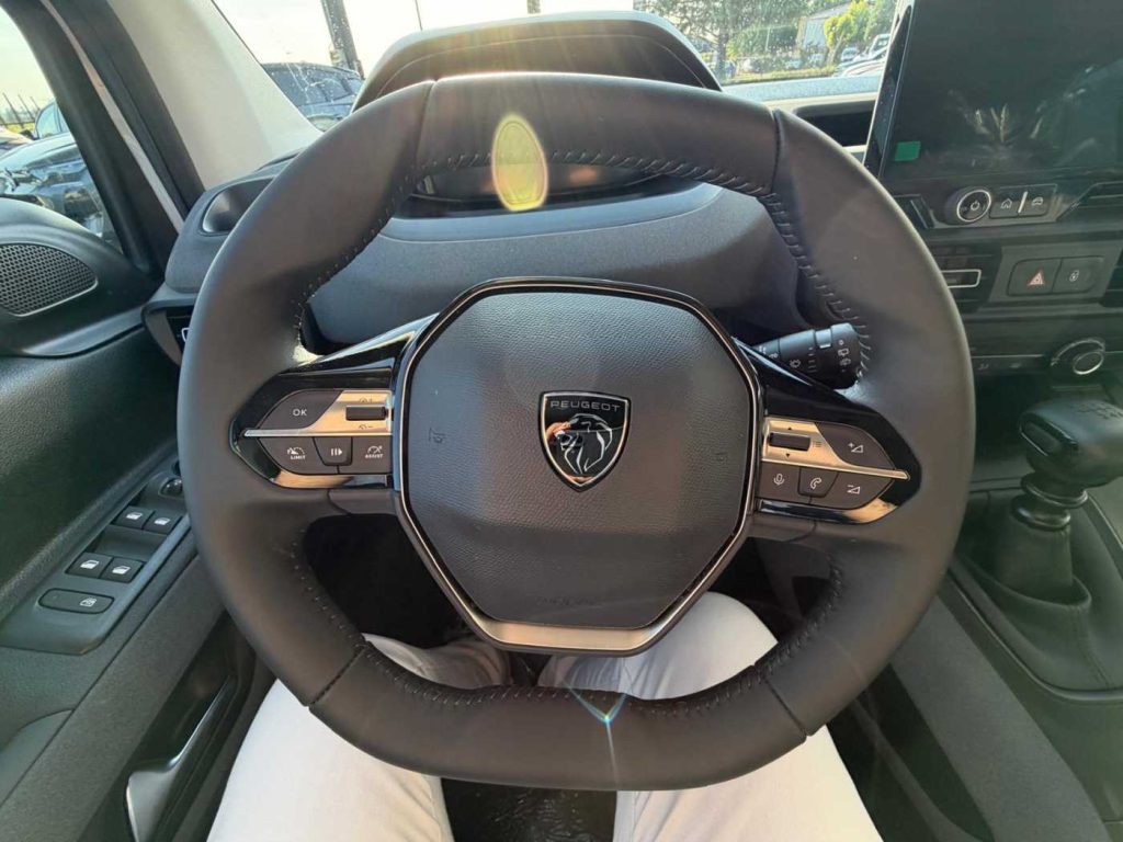 PEUGEOT Rifter BlueHDi 130 S&S Allure Long - 15