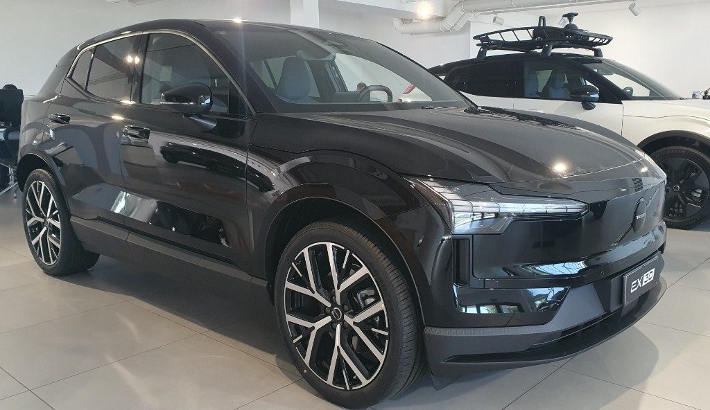 VOLVO EX30 Single Motor Extended Range RWD Plus Black Edition - Foto 4