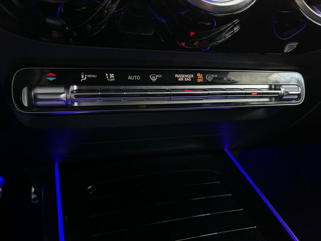 MERCEDES-BENZ GLA 200 d 4matic Premium - 14