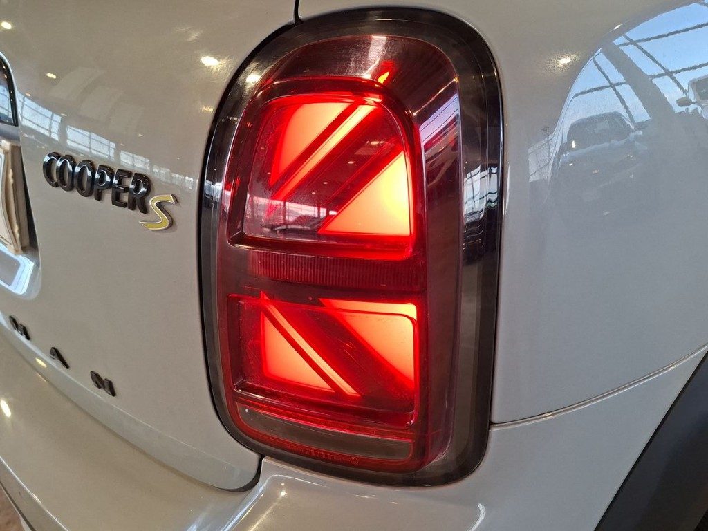 MINI Countryman 1.5 Cooper SE ALL4 Countryman ALL4 Aut. - 7