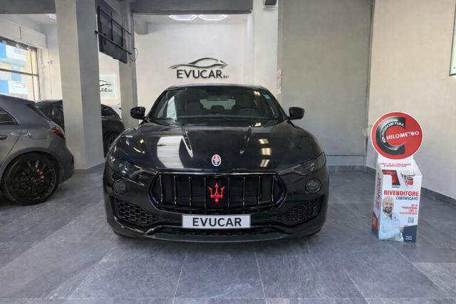 MASERATI Levante Nero metallizzato