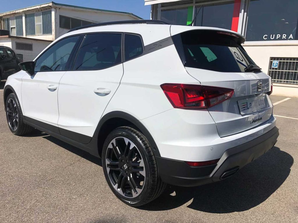 SEAT Arona 1.0 EcoTSI 115 CV DSG Black Edition - 4