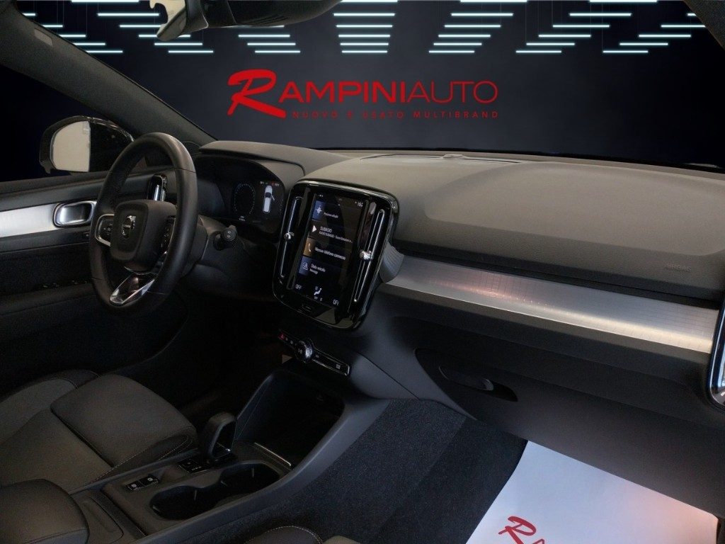 VOLVO XC40 T2 automatico km 34.000 Pronta Consegna 129 Cv - 19