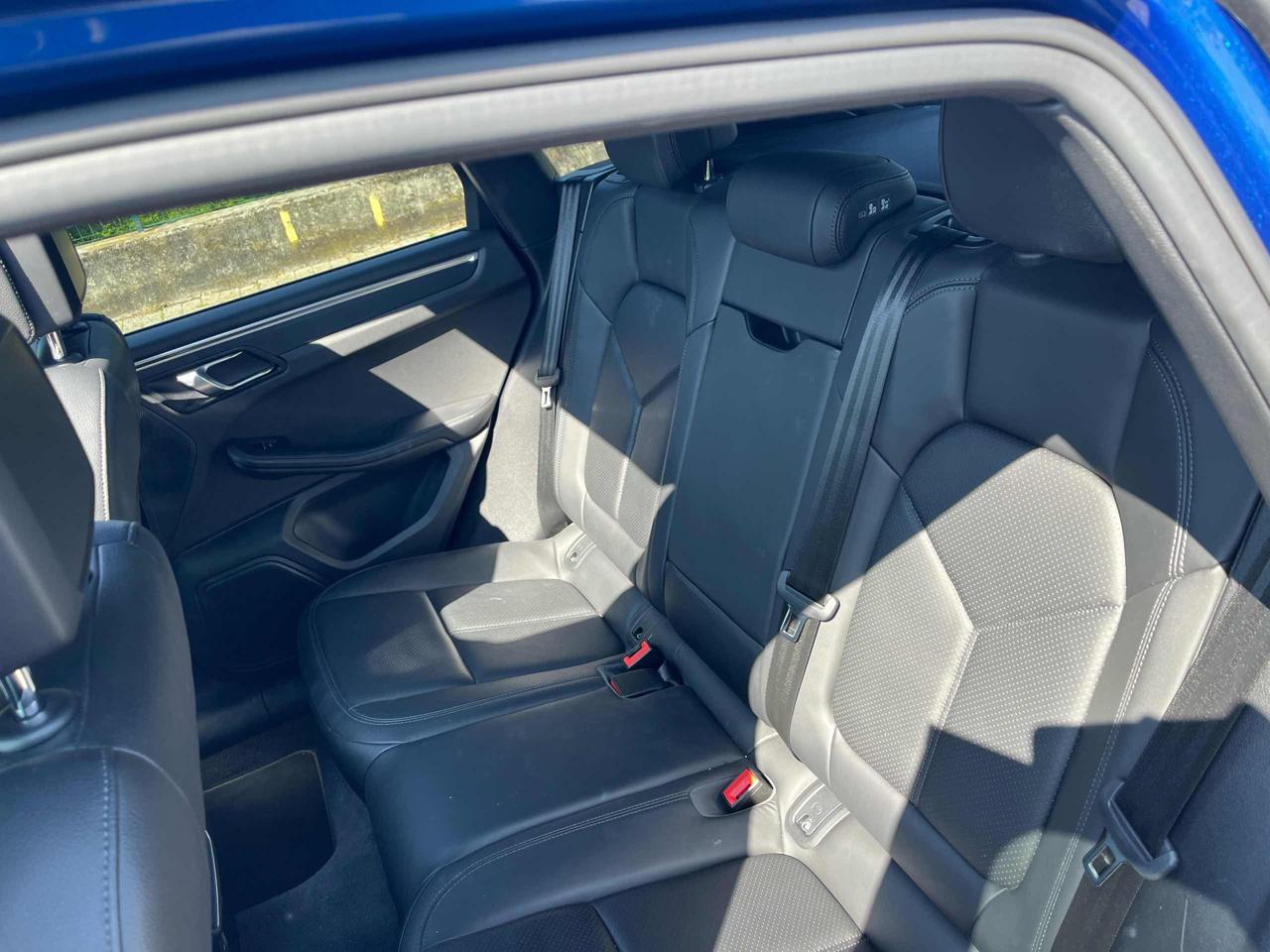 PORSCHE Macan 2.0 - 20