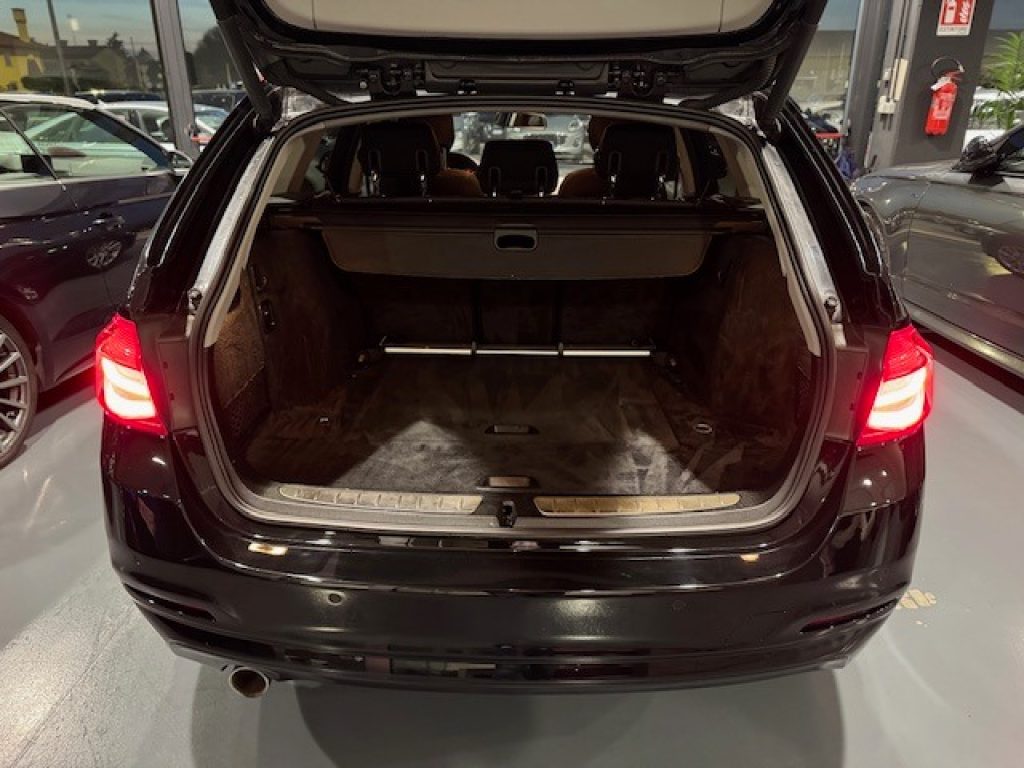 Clicca per ingrandire 318 - d 150CV Touring Business Advantage aut.