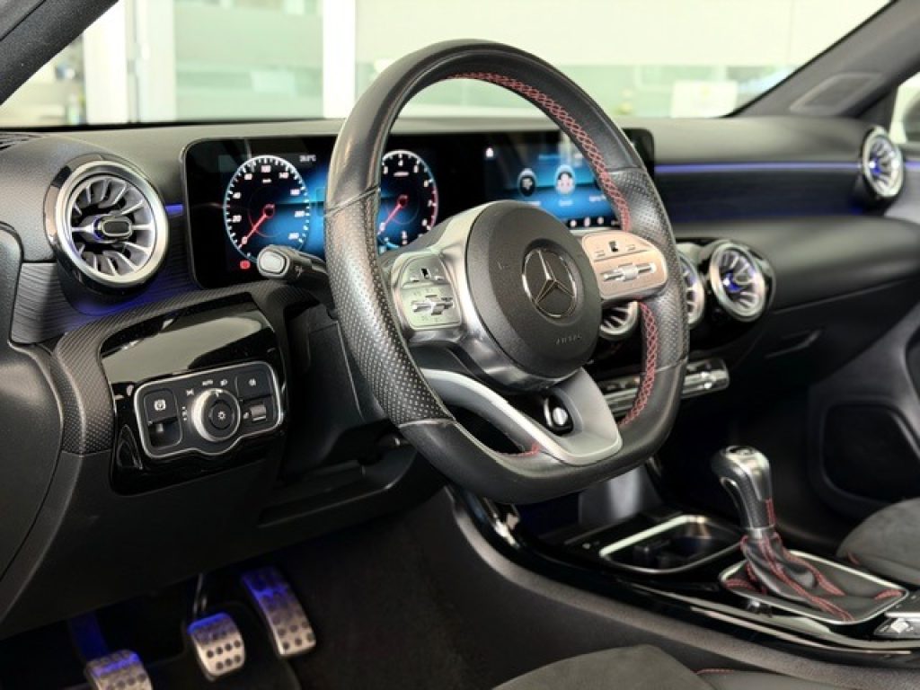 Clicca per ingrandire A 200 - Premium Plus AMG TETTO APRIBILE/DESIGNO