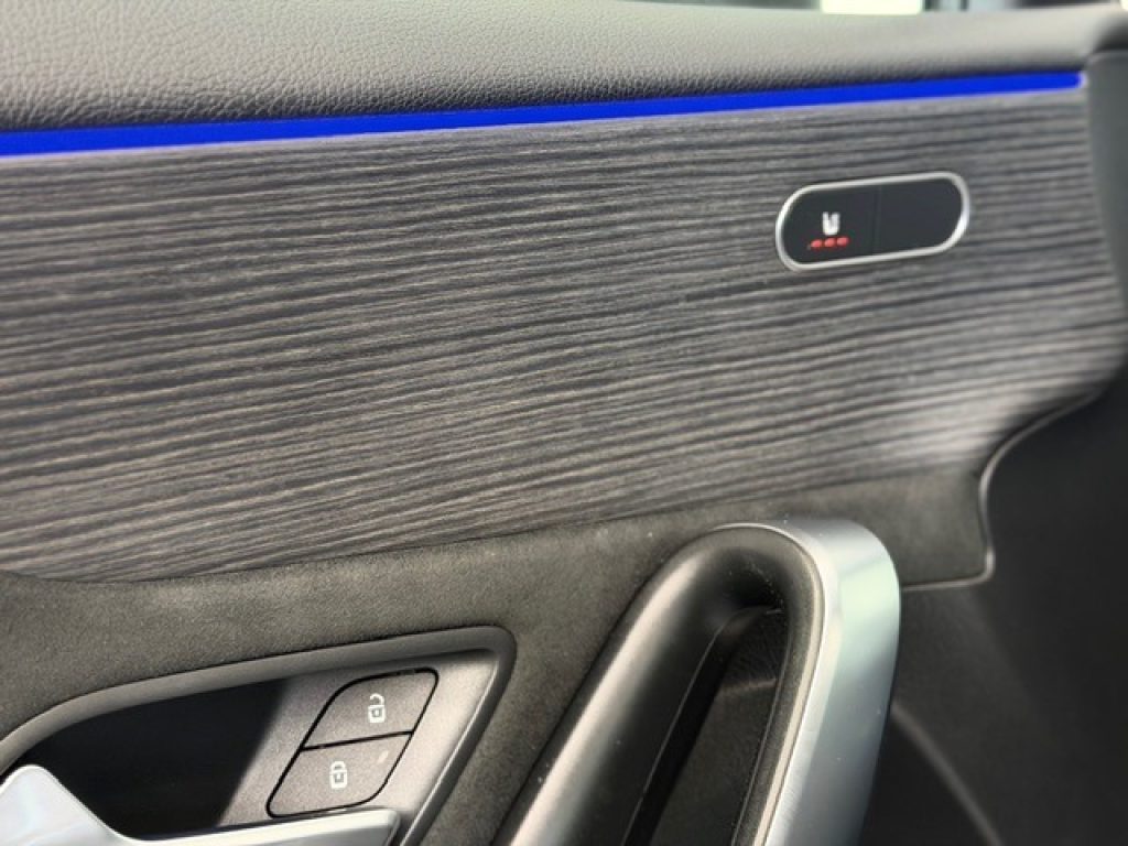 Clicca per ingrandire A 200 - Premium Plus AMG TETTO APRIBILE/DESIGNO