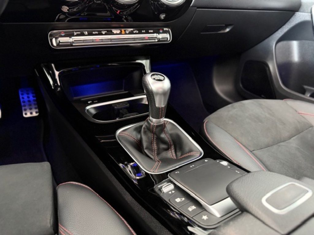 Clicca per ingrandire A 200 - Premium Plus AMG TETTO APRIBILE/DESIGNO
