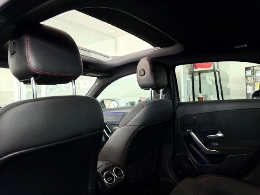Clicca per ingrandire A 200 - Premium Plus AMG TETTO APRIBILE/DESIGNO