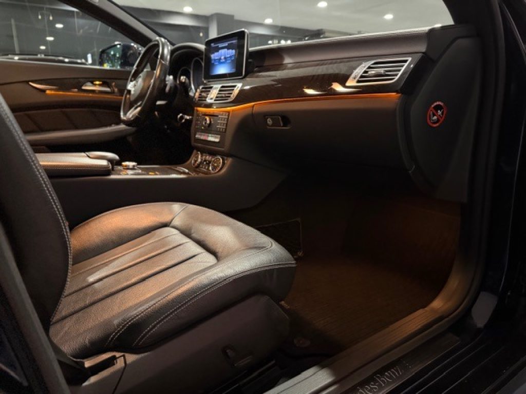 Clicca per ingrandire CLS 350 - d 252CV BlueTEC 4Matic Premium Plus AMG