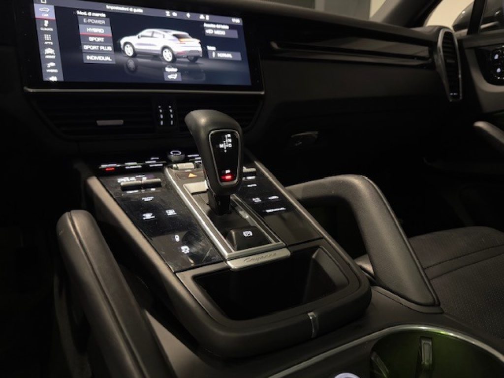Clicca per ingrandire Cayenne - Coupé 3.0 V6 Hybrid EDITION BLACK