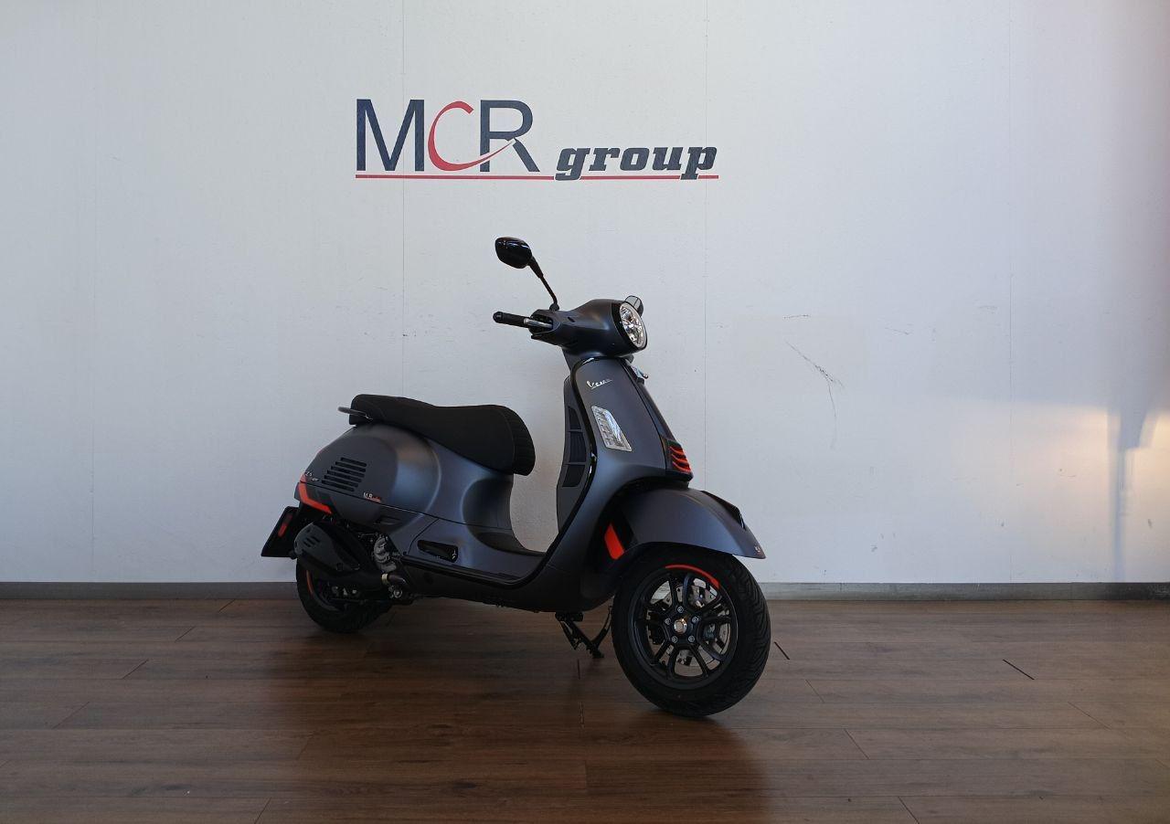 VESPA GTS 300 Super Sport - 4