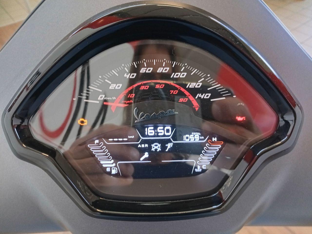 VESPA GTS 300 Super Sport - 5