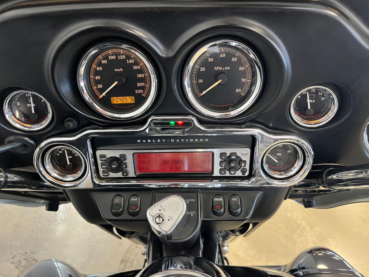 HARLEY-DAVIDSON FLHTCU Ultra Classic Electra Glide 1584 - 15