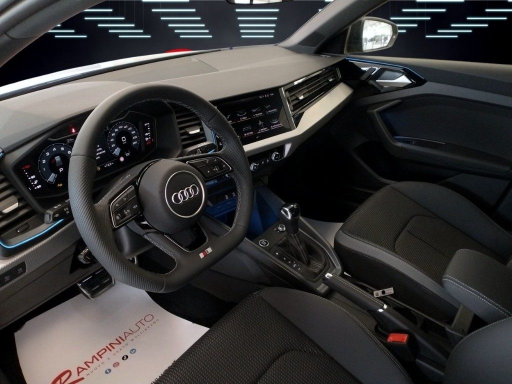 AUDI A1 allstreet 30 TFSI S tronic Identity Contrast - 16