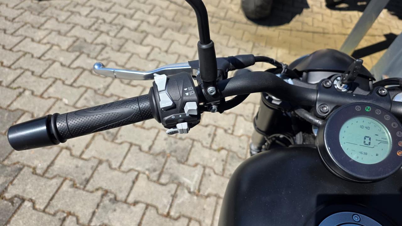 QJ MOTOR SRV 300 S - 11