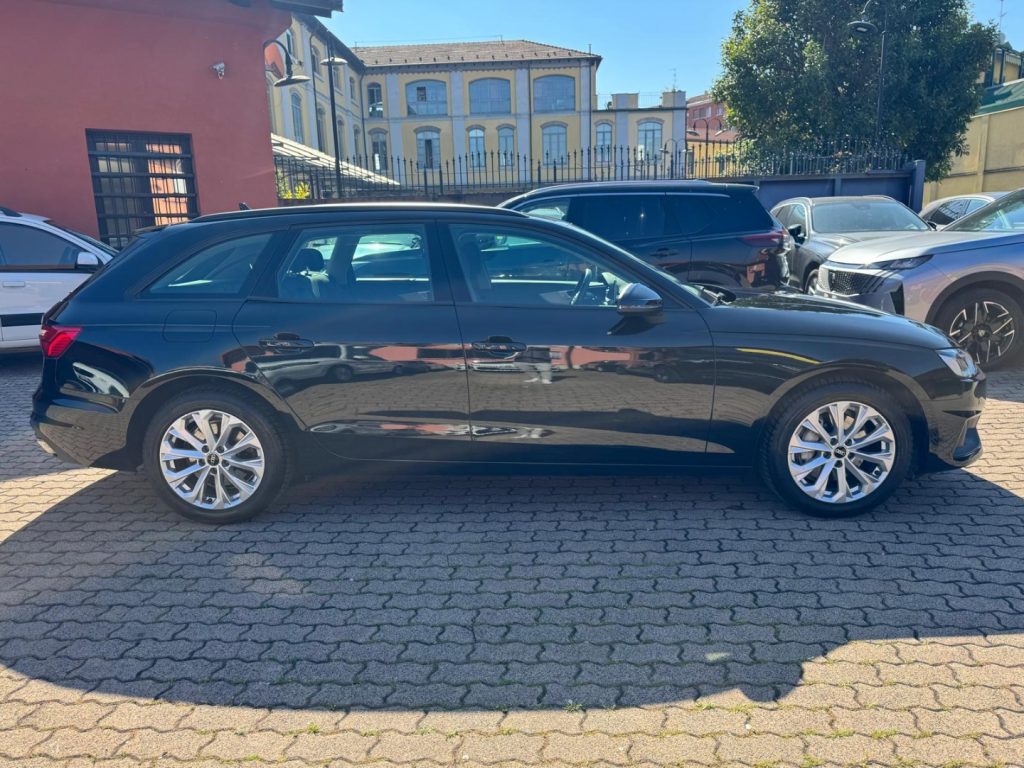 AUDI A4 Avant 40 TDI S tronic BUSINESS ADVANCED - 4