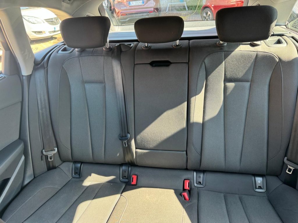 AUDI A4 Avant 40 TDI S tronic BUSINESS ADVANCED - 17