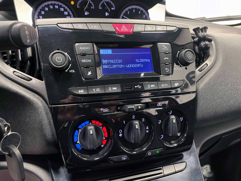 LANCIA Ypsilon 1.0 FIREFLY HYBRID - 24