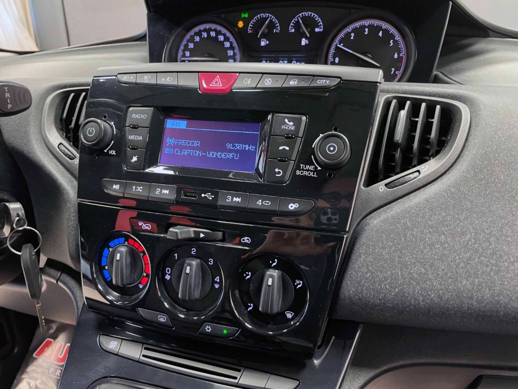 LANCIA Ypsilon 1.0 FIREFLY HYBRID - 43