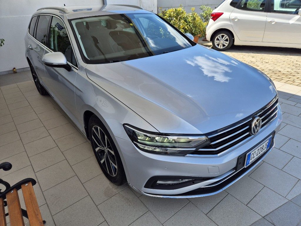 VOLKSWAGEN Passat Variant 2.0 TDI SCR EVO DSG Executive - 2
