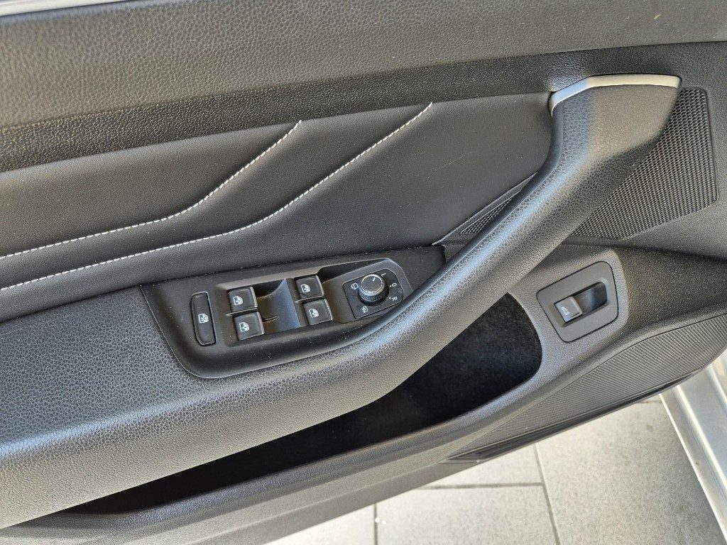 VOLKSWAGEN Passat Variant 2.0 TDI SCR EVO DSG Executive - 14