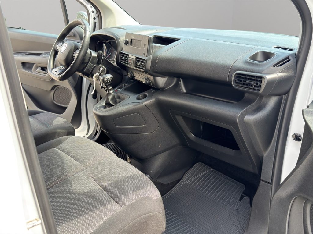 FIAT Doblo 1.5 100cv 3 posti - 9