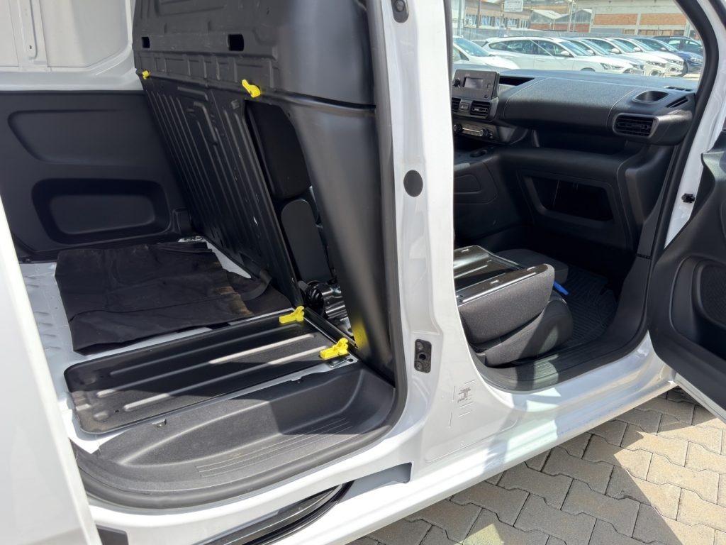 FIAT Doblo 1.5 100cv 3 posti - 17