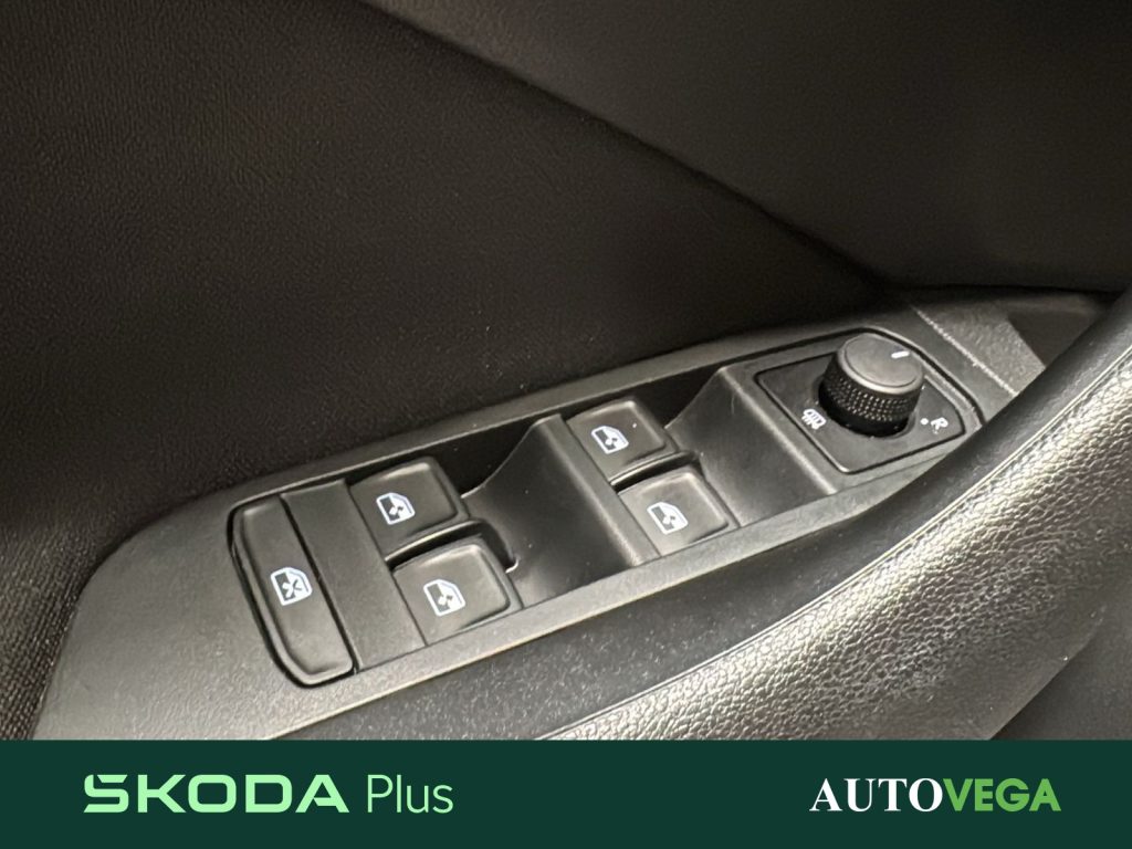 SKODA Kamiq 1.0 tsi black dots 95cv - 12