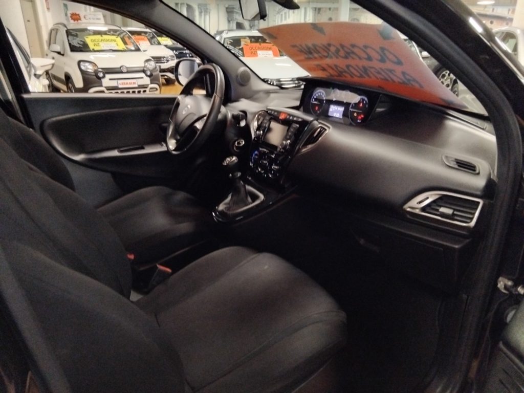 LANCIA Ypsilon 1.2 69 CV 5 porte Gold - 12