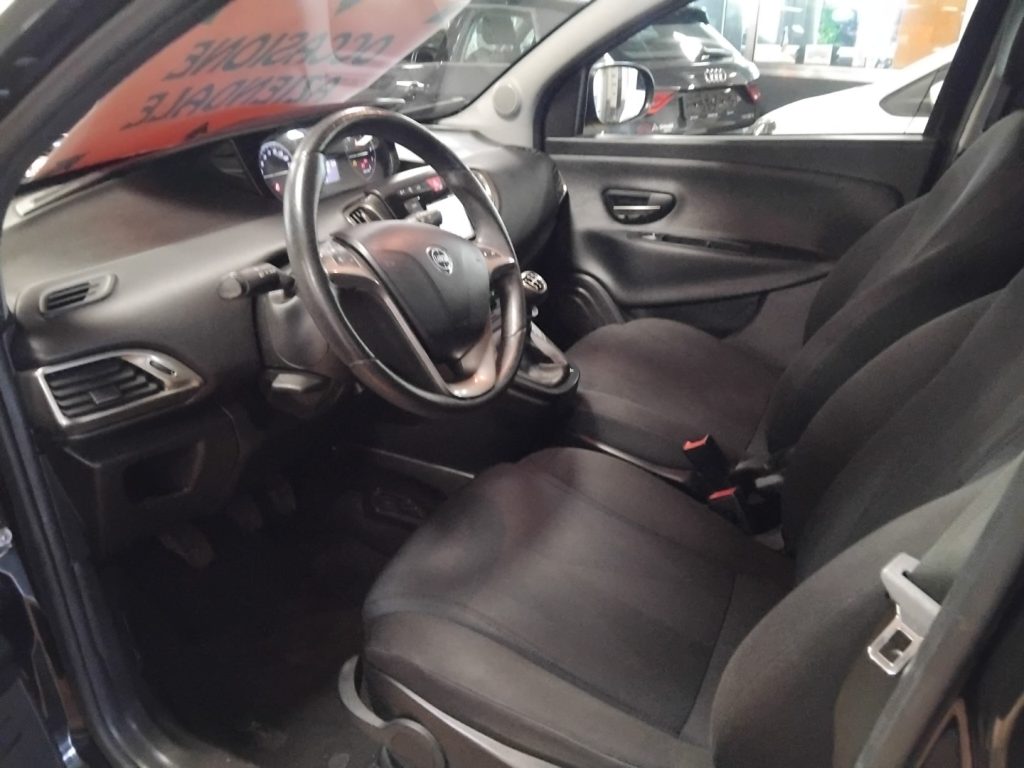 LANCIA Ypsilon 1.2 69 CV 5 porte Gold - 14