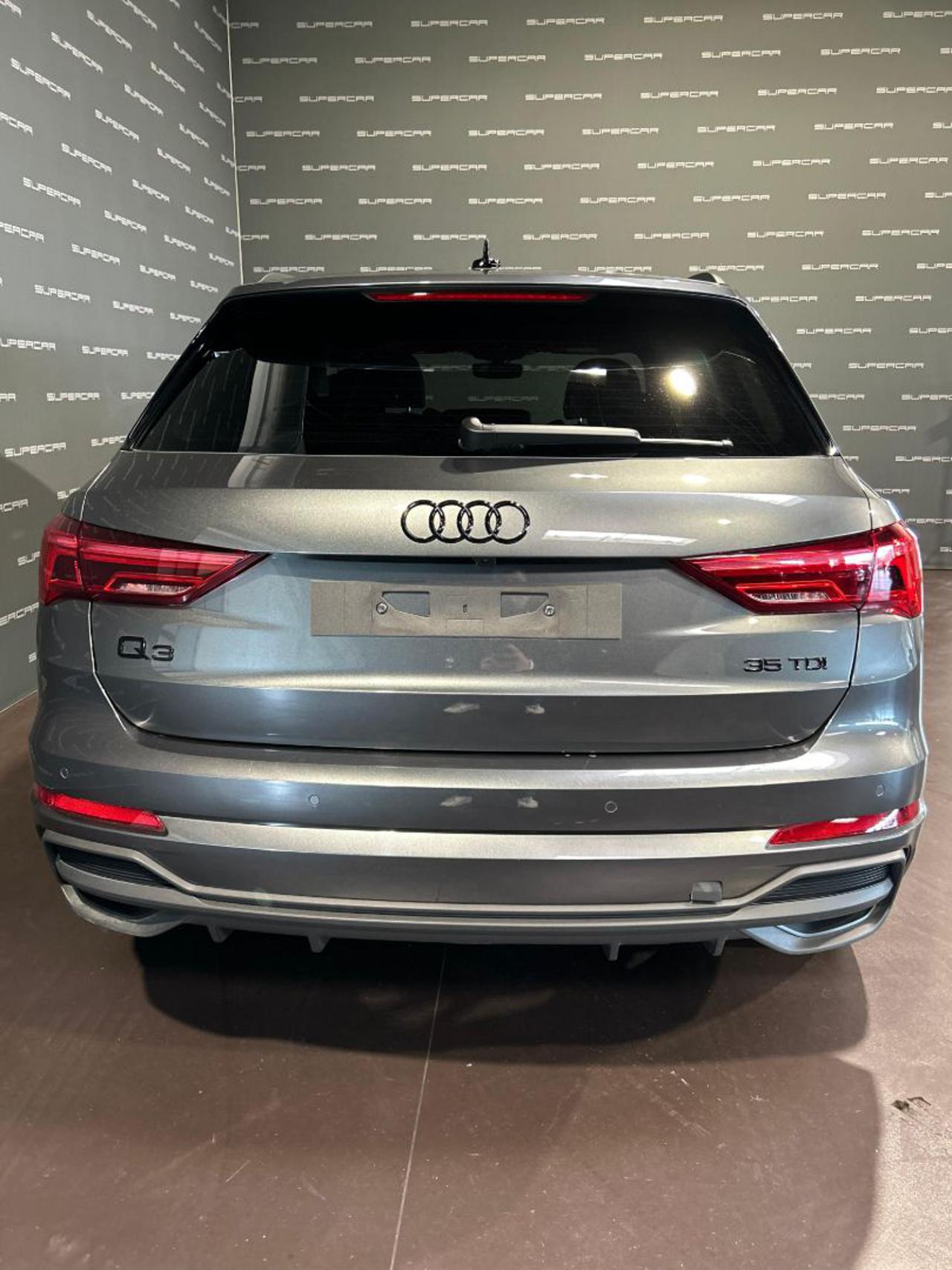 AUDI Q3 35 TDI S tronic Identity Black - 4