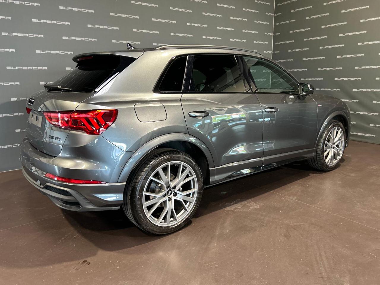 AUDI Q3 35 TDI S tronic Identity Black - 3