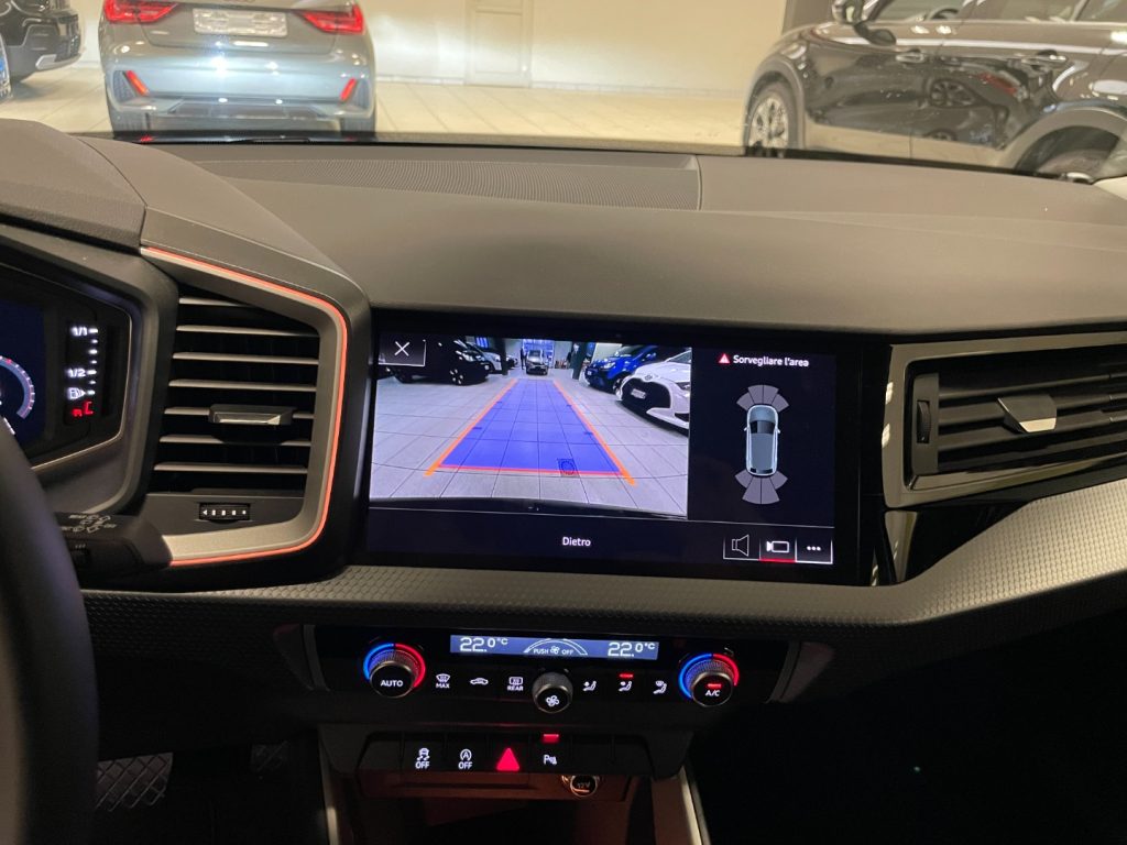 AUDI A1 SPB 30 TFSI S tronic EDITION BLACK SLINE+CAMERA - 10