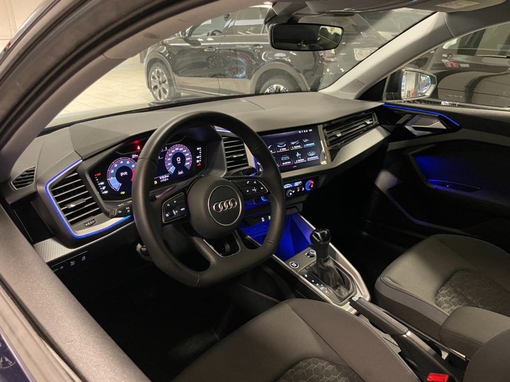 AUDI A1 SPB 30 TFSI S tronic EDITION BLACK SLINE+CAMERA - 9