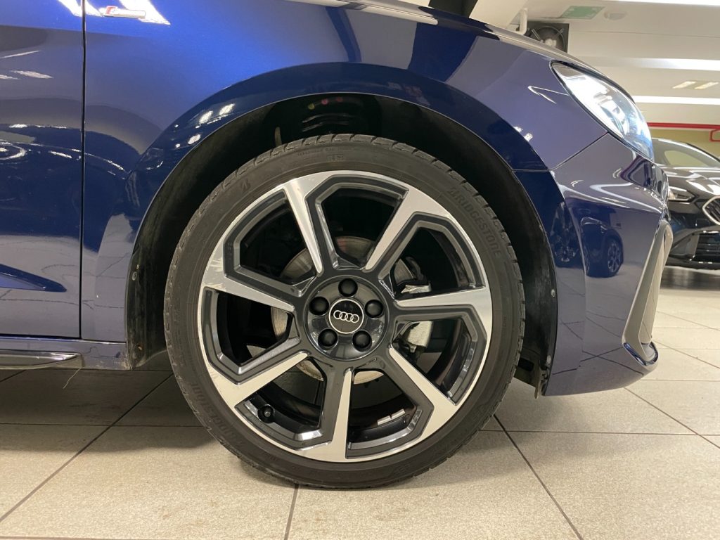 AUDI A1 SPB 30 TFSI S tronic EDITION BLACK SLINE+CAMERA - 8