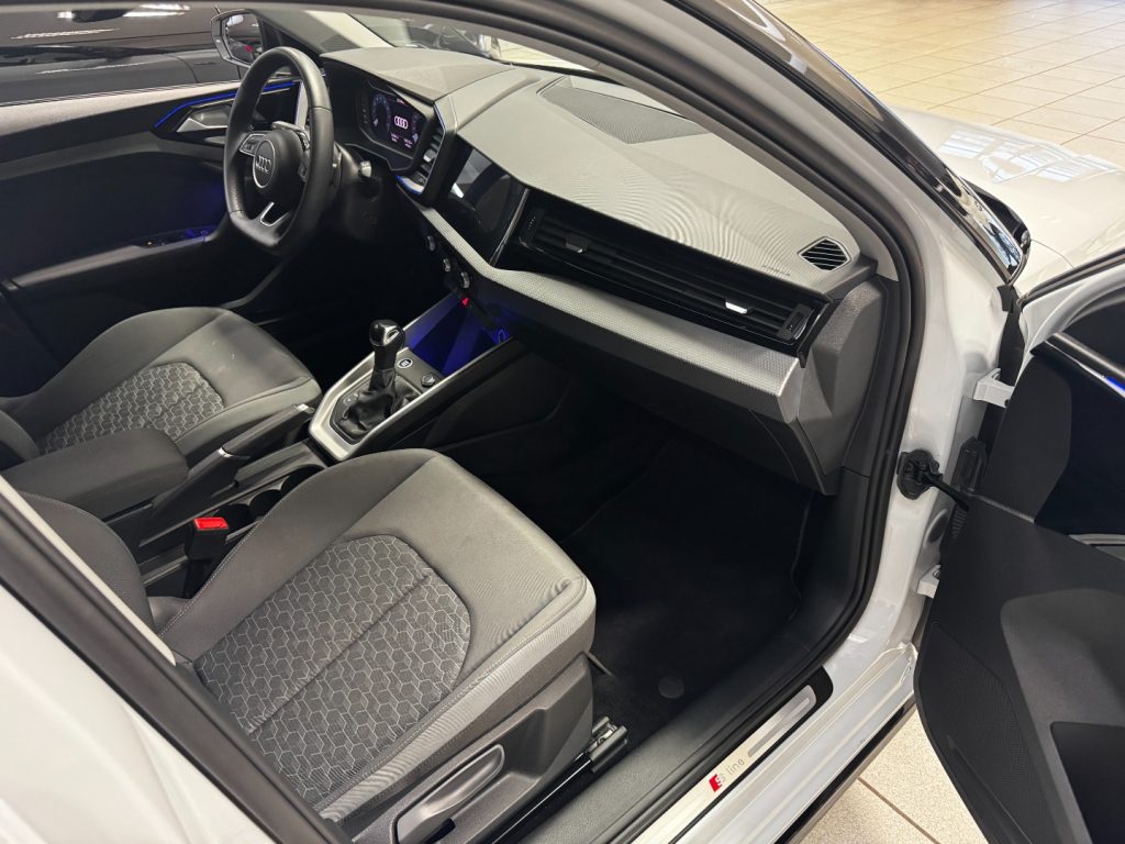 AUDI A1 SPB 30 TFSI S tronic EDITION BLACK SLINE+CAMERA - 10