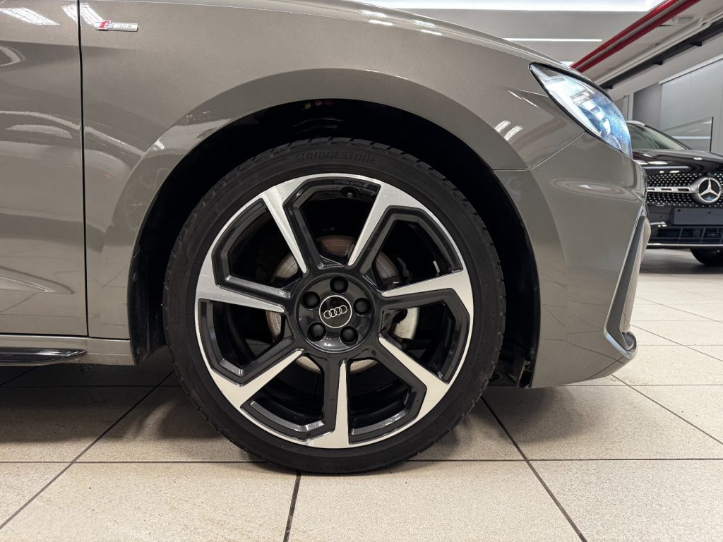 AUDI A1 SPB 30 TFSI S tronic EDITION BLACK SLINE+CAMERA - 8