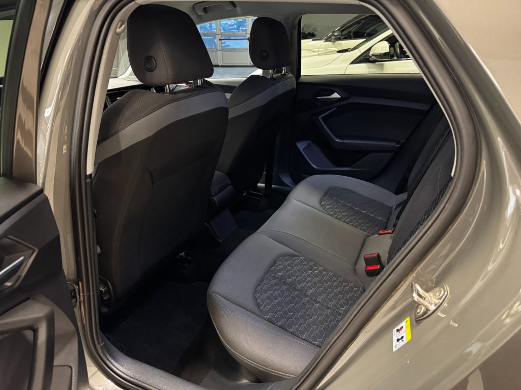 AUDI A1 SPB 30 TFSI S tronic EDITION BLACK SLINE+CAMERA - 16