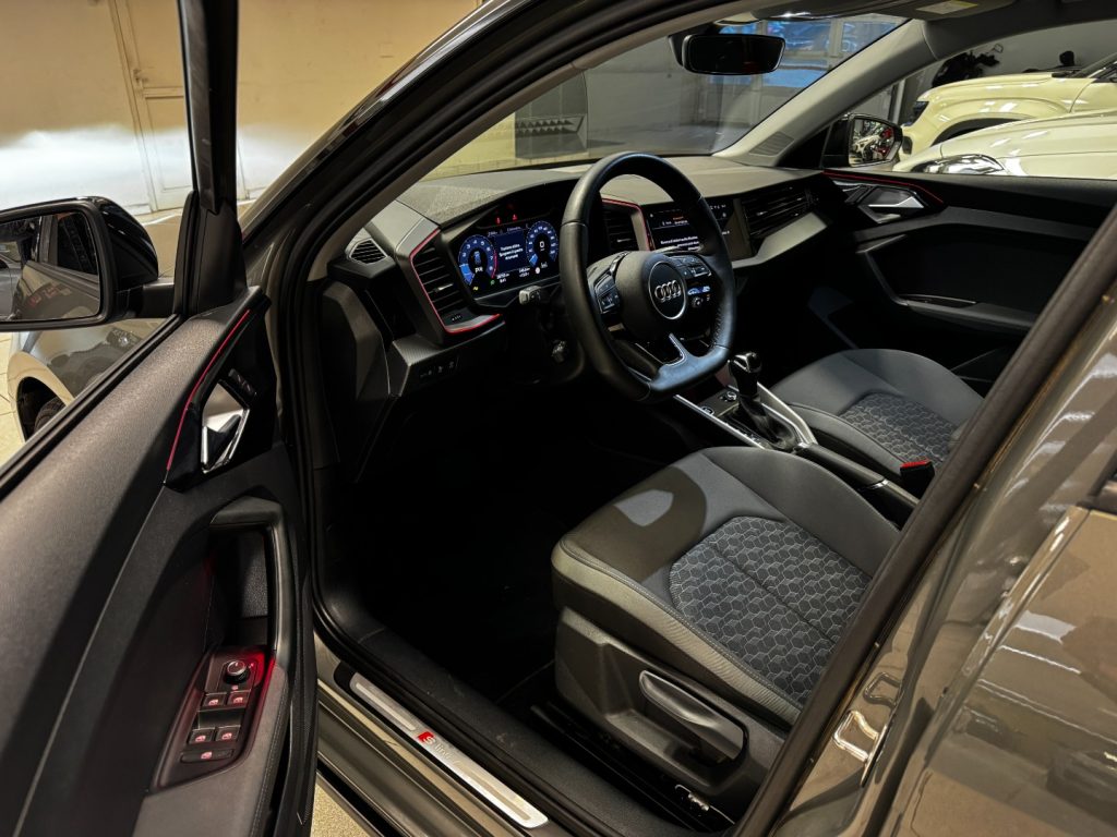 AUDI A1 SPB 30 TFSI S tronic EDITION BLACK SLINE+CAMERA - 9