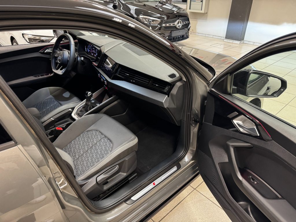 AUDI A1 SPB 30 TFSI S tronic EDITION BLACK SLINE+CAMERA - 10