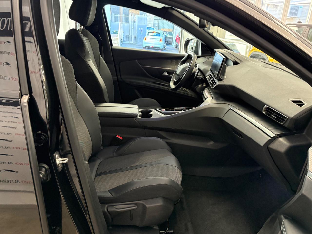 PEUGEOT 3008 BlueHDi 130 S&S EAT8 Allure Pack - 23