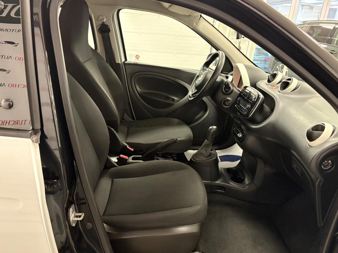 SMART ForFour 70 1.0 Youngster GPL prezzo reale - 8